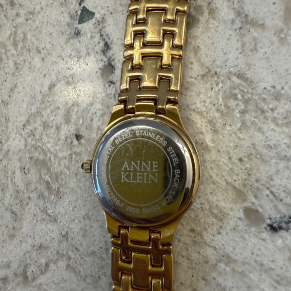 Pre- Owned Women's Anne Klein watch with gold-tone bracelet - Picture 7 of 7